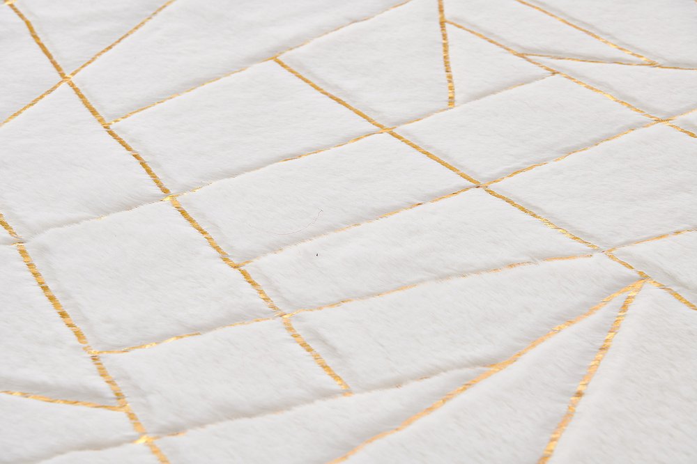 White Gold Faux Sheepskin Geometric Area Rug - 6x9 Washable | AUREMI