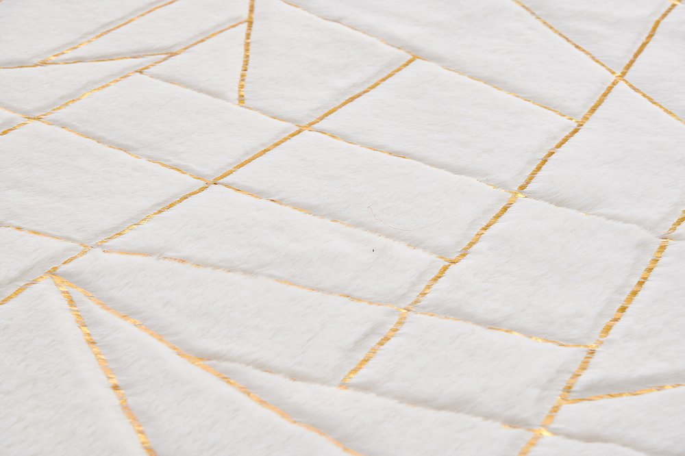 White Gold Faux Sheepskin Geometric Area Rug - 6x9 Washable | AUREMI