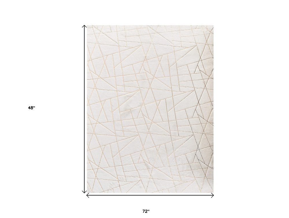 White Gold Faux Sheepskin Geometric Area Rug - 6x9 Washable | AUREMI